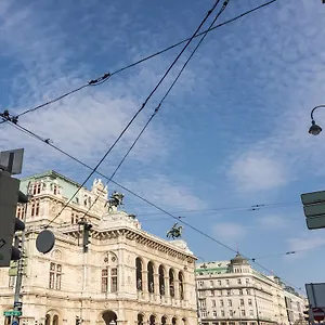 https://de-luxe-suite-staatsoper-by-welcome2.vienna-besthotels.com